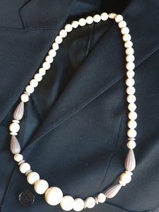 Collar "Ivoryesque Patterns" de Avon