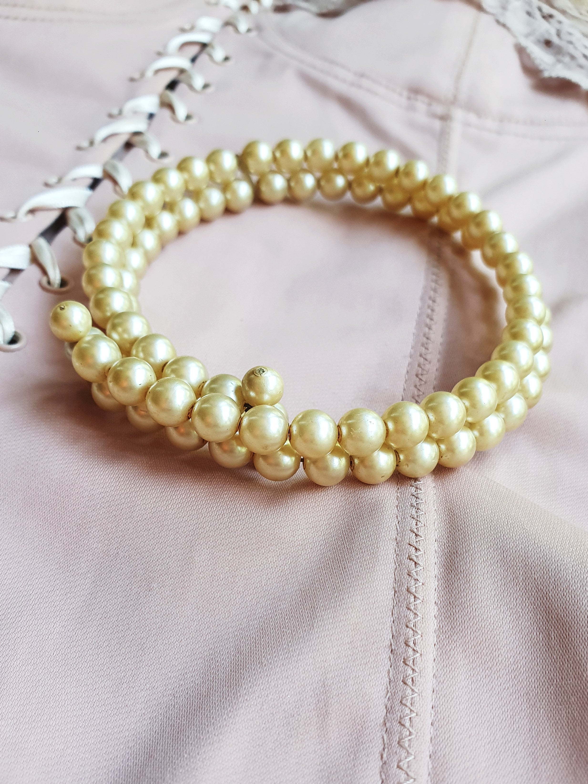 Vintage memory wire pearl necklace 