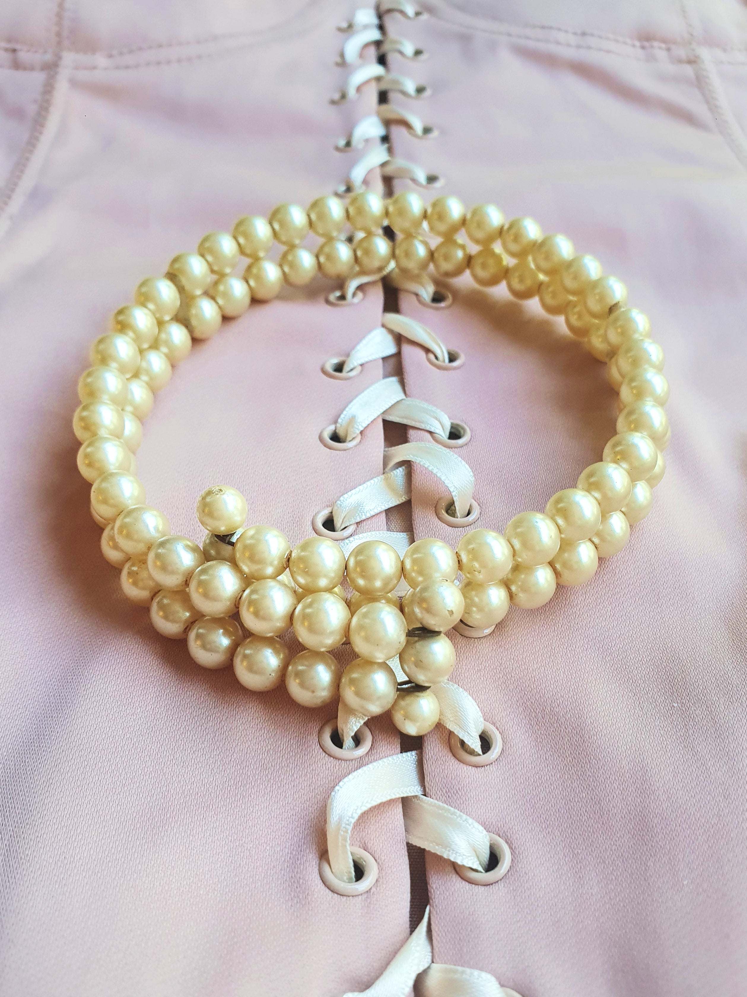Vintage memory wire pearl necklace 
