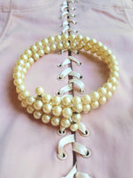 Load image into Gallery viewer, Vintage memory wire pearl necklace 
